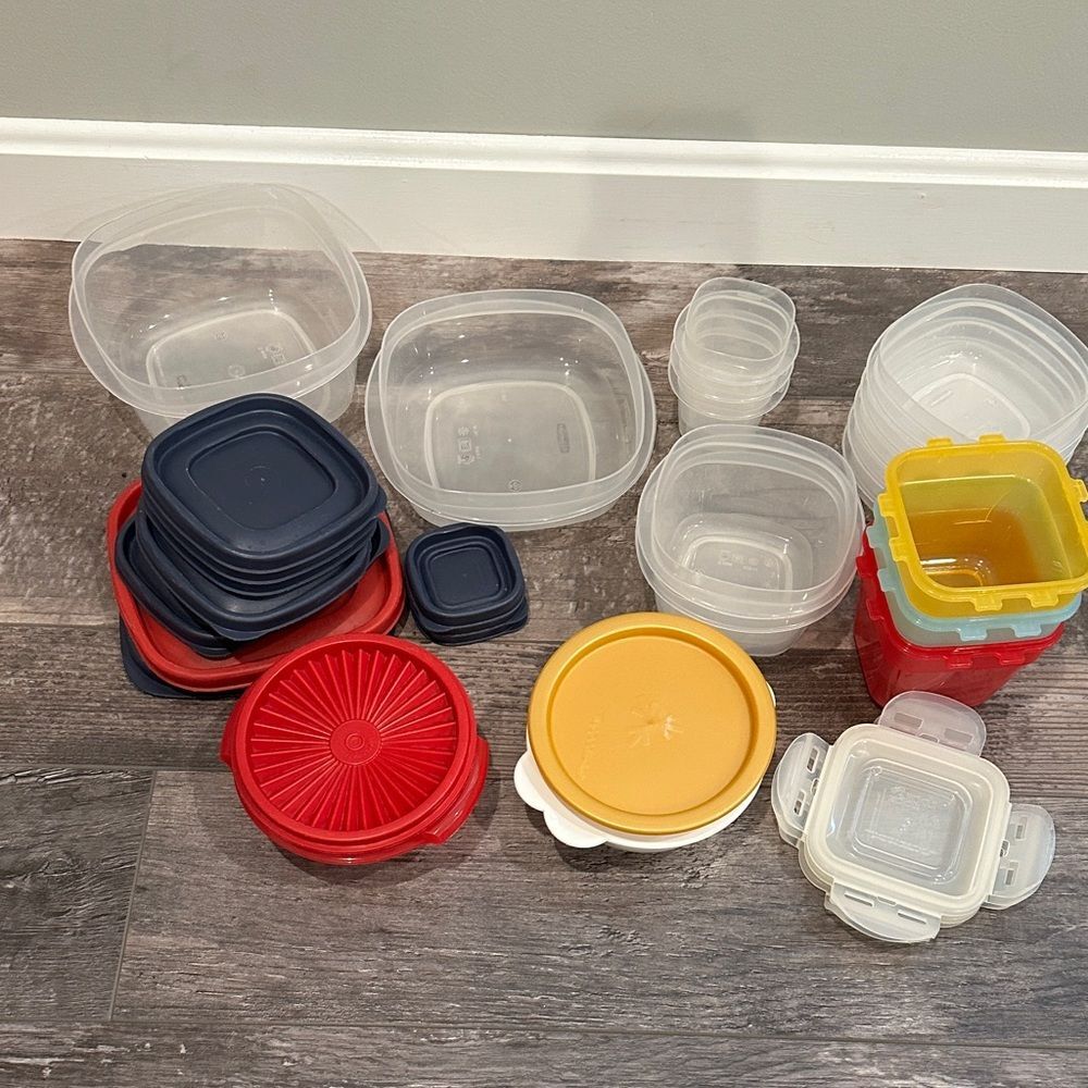 17 Piece Food Storage Container Bundle: Tupperware, Rubbermaid, Lock&Lock